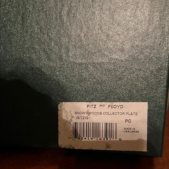 Fitz and Floyd Vintage, Santa with Animals Plate, 1996 - Picture 6 of 8